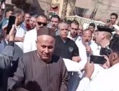 تقديم الكفن في جلسة صلح ينهي خصومة ثأرية بين عائلتين بالحوامدية.. صور