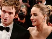 جينيفر لورانس تسرد موقفًا طريفا مع روبرت باتينسون: أطعمته من سلة المهملات