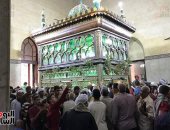 موالد دينية واحتفالات شعبية في بر مصر.. السيد البدوى الأشهر.. الحسين يحتفل به مرتين.. توزيع الأطعمة والحلوى بمحيط مسجد السيدة زينب احتفالا بالمولد.. وإبراهيم الدسوقي يستقطب الملايين من مختلف المحافظات