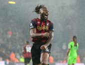 علي الرغم من التعاقد مع ايزاك.. ليفربول يدرس ضم سيمينو في يناير