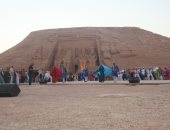 8 فرق فنية تقدم عروضا أمام معبد أبو سمبل فى ليلة تعامد الشمس.. فيديو