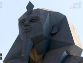 منحوتات ومجسمات فرعونية تزين الطرق المؤدية للمتحف الكبير قبل افتتاحه