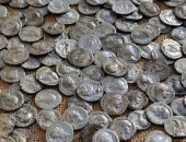 ذهب وفضة.. اكتشاف كنز من العملات الرومانية عمره 2000 عام.. اعرف مكانها