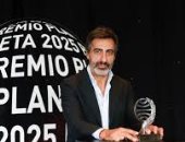 خوان ديل للفائز بجائزة بلانيتا: رائحتي تفوح بالعطر من كثرة قبلات التهنئة