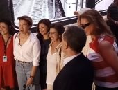 سفير فرنسا يزور معرض يوسف شاهين بمهرجان الجونة بصحبة يسرا وماريان خوري