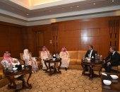وزير الإسكان يلتقي وفد وزارة شئون البلديات والإسكان السعودية لبحث تعزيز التعاون
