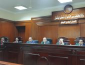 سائقون يتحولون إلى ذئاب بشرية بالإسكندرية.. اختطفوا فتاة قاصرا أثناء تواجدها مع خطيبها.. المتهم الأول انتحل صفة ضابط لإخافتهم وتعدى على شريكها بالضرب ثم استدرجها وتحرش بها.. والمحكمة تحيل أوراقهم للمفتى.. فيديو