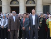 اصطفاف طلاب حقوق القاهرة أمام الكلية تمهيدا للمشاركة فى ندوة الداعية مصطفى حسنى