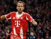 هاري كين وألفاريز يتصدران قائمة أهداف برشلونة لخلافة ليفاندوفسكي