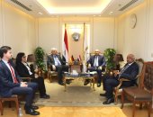 وزير الصناعة: مصر تمتلك كل المقومات لتكون مركزا إقليميا لصناعة السيارات