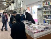 توافد طلابى على معرض ليبيا للكتاب وسط مشاركة دور نشر عربية وأجنبية.. فيديو 
