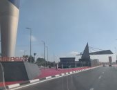 محافظة القاهرة تزين طريق المطار لاستقبال ضيوف افتتاح المتحف المصرى.. صور