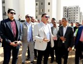 وزير الإسكان يتفقد مشروع المبادرة الرئاسية سكن لكل المصريين بالعبور