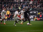 مونشنجلادباخ يصمد بـ 10 لاعبين ضد بايرن ميونخ في شوط أول سلبي 