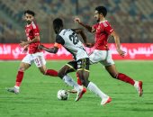 الأهلى بـ10 لاعبين يتعادل سلبيا مع إيجل نوار بالشوط الأول
