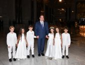 مشاهد مؤثرة بحفل "وطن السلام".. الرئيس يستجيب لطلب الطفلة الفلسطينية ذات الطرف الصناعى.. إنارة المعالم المصرية بالعلم المصرى.. عروض مسرحية تحكى التاريخ.. وإسعاد يونس للرئيس: معلش مجبتش البيجامة الكستور