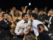 فرحة حسن مالك بفوز شقيقه أحمد مالك بجائزة أفضل ممثل بمهرجان الجونة.. فيديو