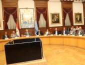 محافظ القاهرة يبحث خطط زيادة المعروض بالأسواق لضبط الأسعار