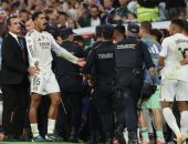 تفاصيل خناقة لاعبى ريال مدريد وبرشلونة بعد الكلاسيكو.. فيديو