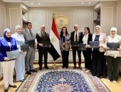 وزيرة التضامن تكرم الإدارة العامة لرعاية المسنين بالوزارة