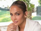 جينيفر لوبيز تكشف سر تألقها.. طقس بسيط يحافظ على إشراقتها الدائمة