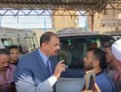 محافظ سوهاج يتفقد موقف طهطا – جهينة لمتابعة انتظام حركة المواصلات.. فيديو