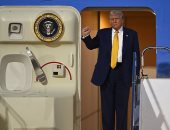 كرة جولف ذهبية هدية من رئيس وزراء اليابان لترامب