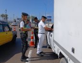 12 حالة لمخالفات مرورية تسحب فيها الرخصة من السائق.. تعرف عليها