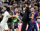 الريال وبرشلونة.. تمريراتك خلفية وراء مشادة لامين يامال وفينيسيوس.. فيديو