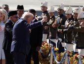 رقص فى المطار وكسر البروتوكول مع رئيس ماليزيا.. أبرز مشاهد جولة ترامب الأسيوية