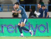 الهلال يتأهل بصعوبة على حساب الأخدود والقادسية يعبر الحزم فى كأس الملك