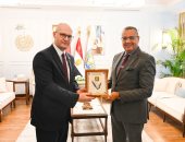 محافظ جنوب سيناء يبحث مع السفير البيلاروسى تنشيط السياحة وتفعيل التعاون