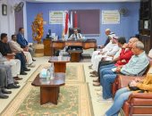 محافظ جنوب سيناء يلتقى مشايخ وعواقل وبدو خليج السويس لبحث مطالب الأهالى