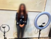 ضبط صانعة محتوى لنشرها مقاطع خادشة للحياء على مواقع التواصل