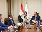 وزير قطاع الأعمال العام يبحث مع "سيمنس للطاقة" فرص التعاون ونقل التكنولوجيا