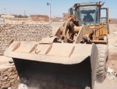 إزالة 13 حالة تعد على أراض زراعية وأملاك دولة شمال أسوان.. صور