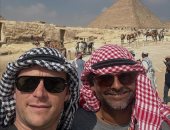 شاهد جولة النجم العالمى سكوت إيستوود الجوية فوق الأهرامات.. فيديو