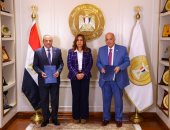 البيئة توقع عقد خدمات الجمع ونظافة الشوارع بأحياء محافظة بورسعيد