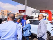 وزير العمل يواصل جولاته لمتابعة التزام المنشآت بتطبيق الحد الأدنى للأجور