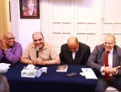 أكرم القصاص يوقع كتابه الجديد شعرة معاوية ويعيد قراءة السادات وخصومه