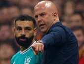 تطورات جديدة في مستقبل سلوت مع ليفربول.. ومحمد صلاح يترقب