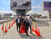 الطريق الدائرى يتزين لاستقبال زوار المتحف المصرى الكبير.. فيديو