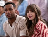 آشلي بارك تختتم تصوير Emily in Paris.. وتحتفل بتراثها الكوري بمعرض فني جديد