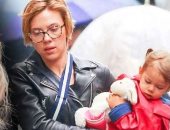 سكارليت جوهانسون تكشف عن طلب غريب من ابنتها روز في يوم زفافها