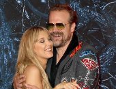 أزمة جديدة بين ميلي بوبي براون وديفيد هاربور قبل طرح الموسم الأخير من Stranger Things