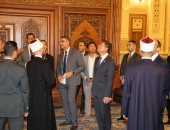 أسامة الأزهري يستقبل وزير الشئون الإسلامية بسنغافورة فى جولة بمسجد مصر الكبير