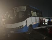 إصابة 7 أشخاص إثر اصطدام مينى باص بعمود إنارة فى التجمع