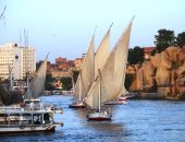 نيل أسوان يتزين بالأفواج السياحية من مختلف الجنسيات فى الموسم الشتوى.. صور