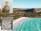 اكتشاف رسالة عمرها 109 أعوام داخل زجاجة جرفتها الأمواج لشاطئ أسترالي.. صور