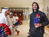 استقبال بالورود لبعثة الأهلي في الإمارات استعدادا للسوبر.. فيديو وصور